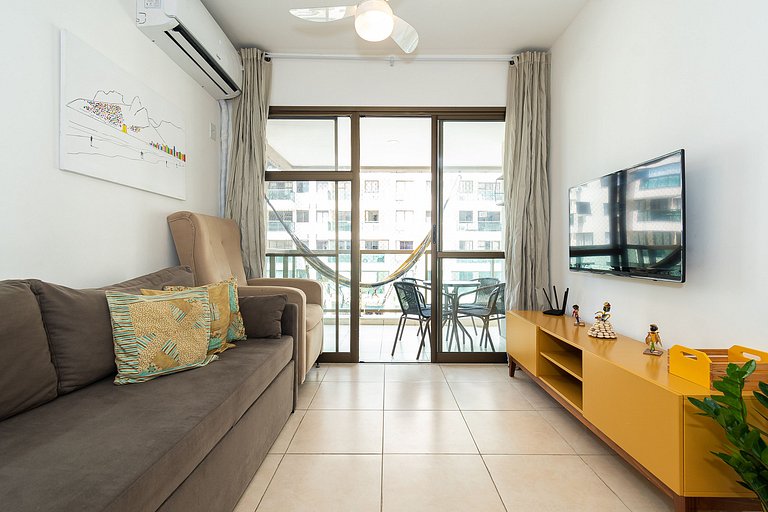 Apartamento 2 Qto e Varanda em Condomínio Completo