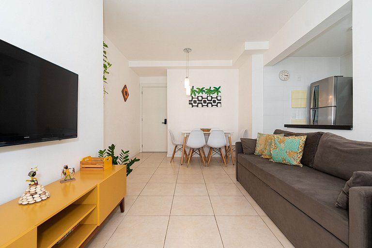 Apartamento 2 Qto e Varanda em Condomínio Completo