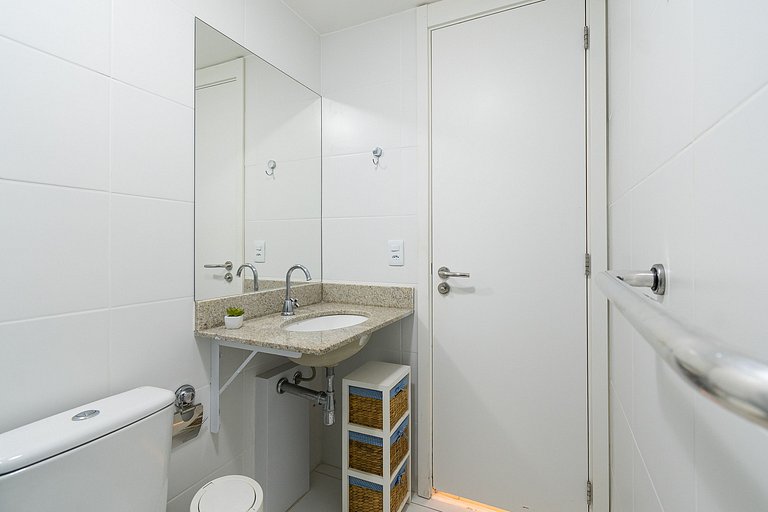 Apartamento 2 Qto e Varanda em Condomínio Completo