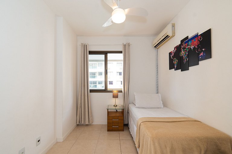 Apartamento 2 Qto e Varanda em Condomínio Completo