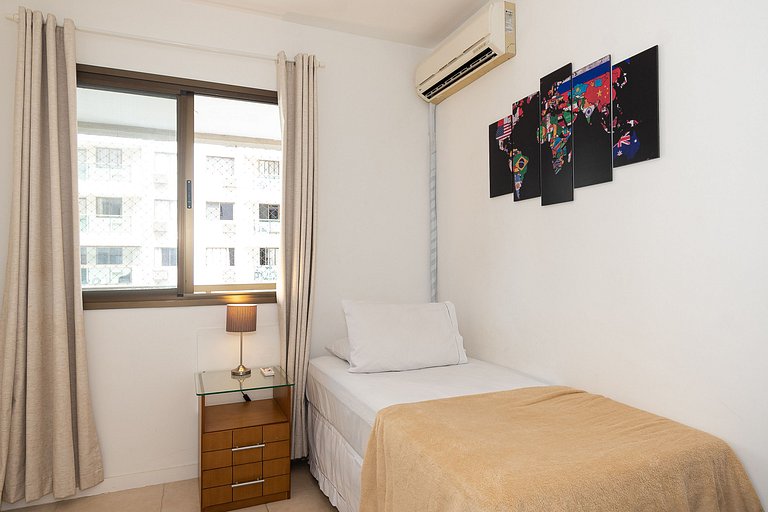 Apartamento 2 Qto e Varanda em Condomínio Completo